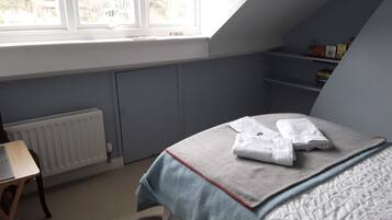 Comfort Double Room | Free WiFi, bed sheets