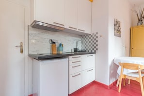 Standard Studio | Iron/ironing board, free WiFi, bed sheets