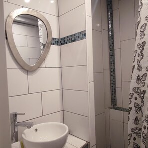 Ducha, cabezal de ducha tipo lluvia, artículos de tocador gratuitos