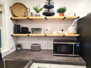 Fridge, microwave, oven, stovetop - Beautiful, Cozy, and Spacious home- 3 mins from downtown (Oberlin)