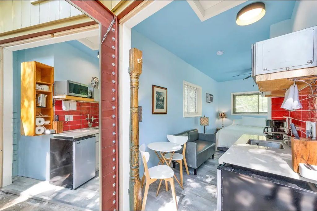 Adorable studio with patio, bath and kitchenette.