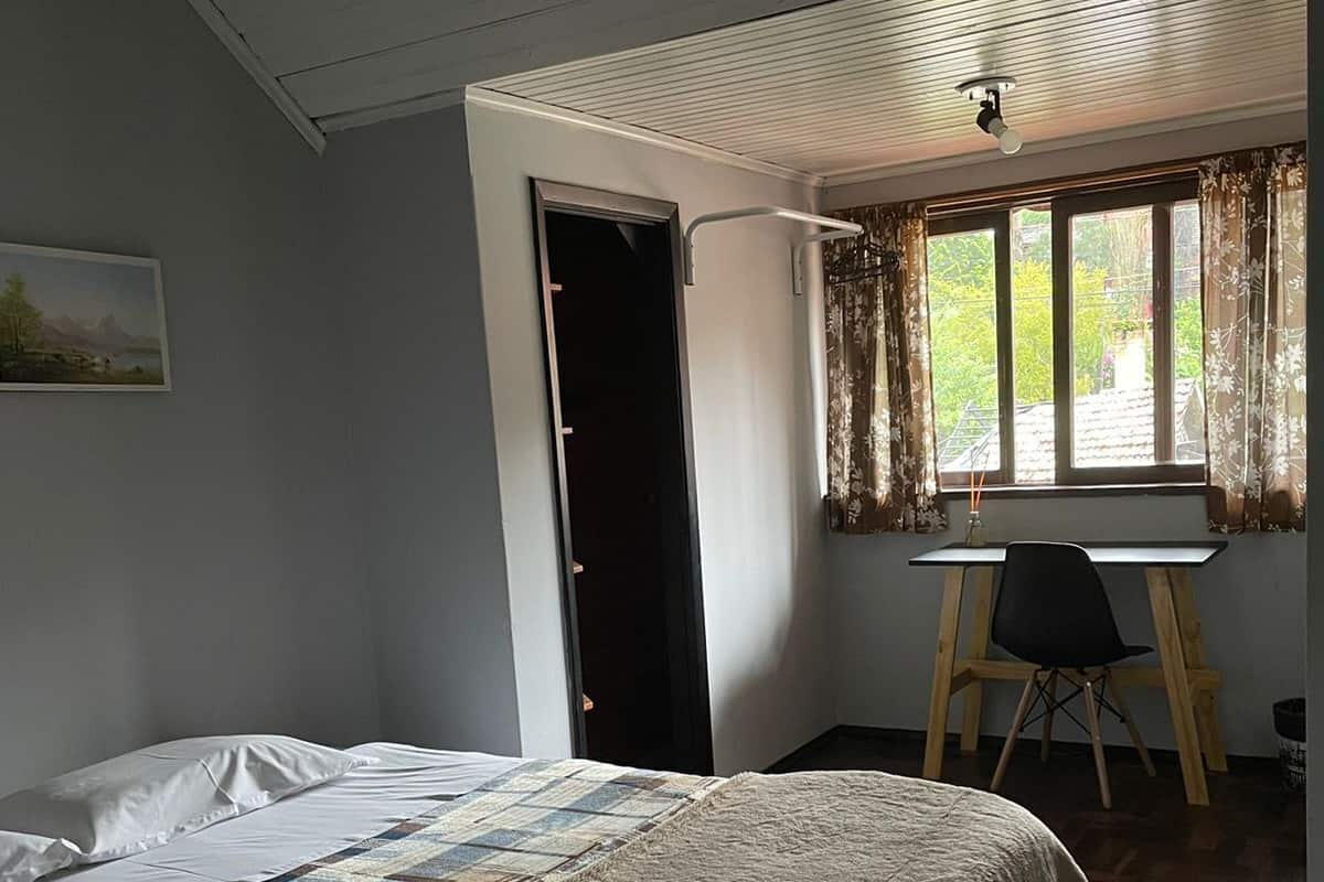 Dormitório privativo com banheiro compartilhado | Free WiFi, bed sheets