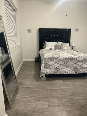 Room - Luxury midtown/ downtown apt near medcenter (Houston)