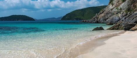 Beach nearby, sun loungers, beach towels