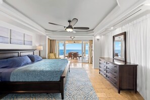 6 bedrooms, desk, iron/ironing board, travel crib