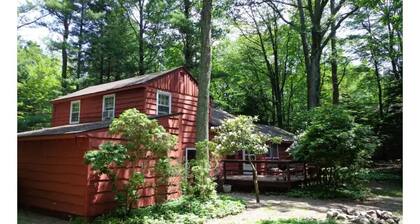Classic Pocono Mountain Cottage in Split Rock
