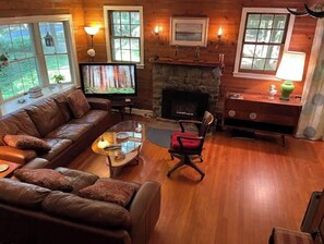 Una Smart TV, una chimenea