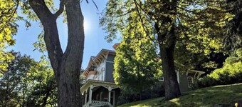 Classic Pocono Mountain Cottage in Split Rock