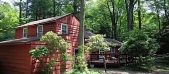 Classic Pocono Mountain Cottage in Split Rock