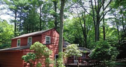 Classic Pocono Mountain Cottage in Split Rock