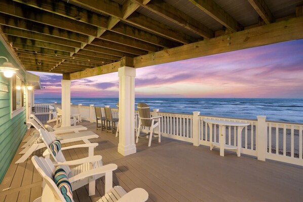 Terrace/patio - *Beachfront Designer's Dream | Pirates Beach* (Galveston)
