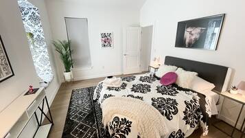 3 bedrooms, desk, iron/ironing board, travel crib