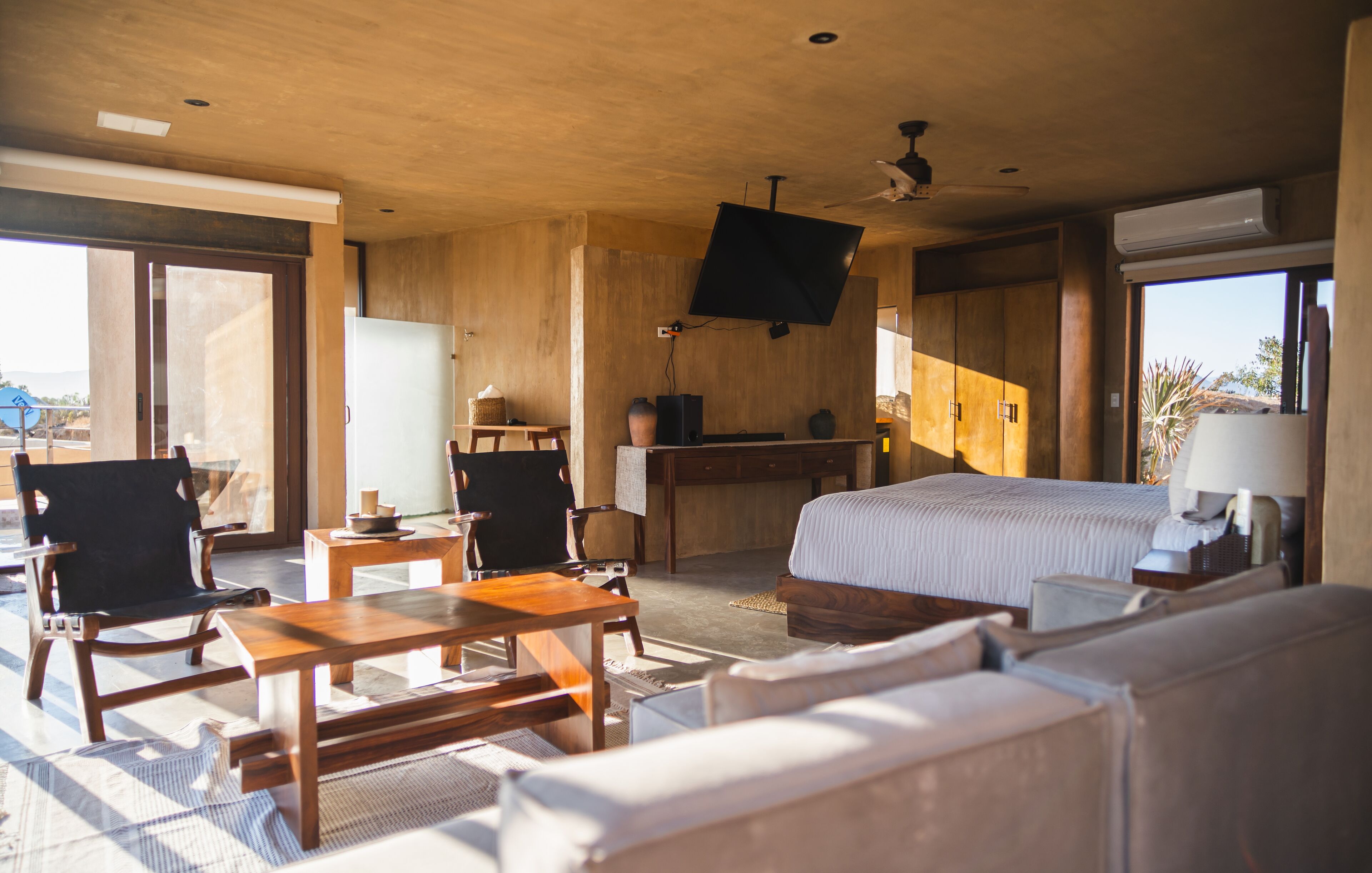 Casa Tijuana | Hochwertige Bettwaren, Daunenbettdecken, Minibar, individuell dekoriert