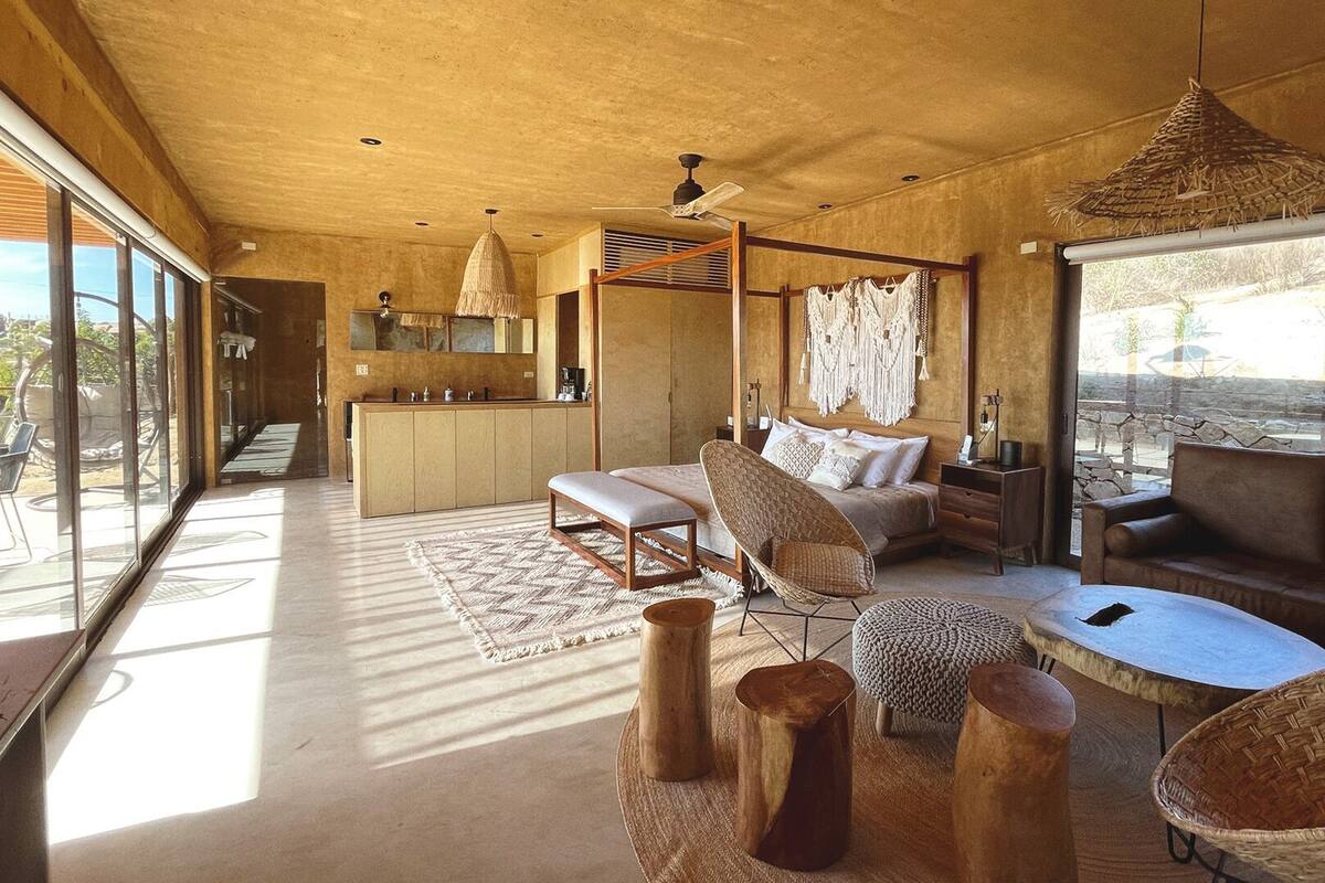 Ropa de cama de alta calidad, edredones de plumas, minibar