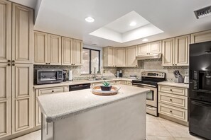 Fridge, microwave, oven, stovetop - Peaceful, private home with pool & hot tub (Fountain Hills)