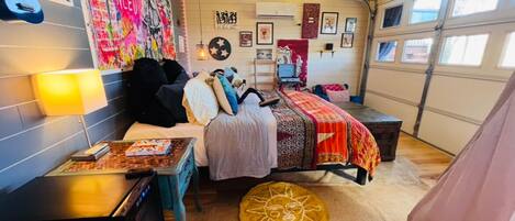 1 bedroom, WiFi, bed sheets