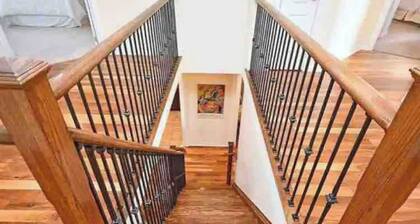 Private Whole house 6 bedrooms 3.5 bathrooms