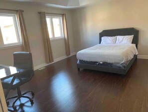 5 bedrooms, desk, iron/ironing board, free WiFi