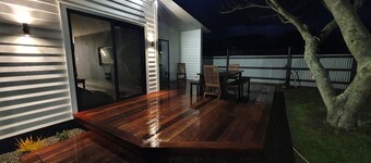 Just 3 minutes walk from the marina this Family getaway also has a Games room!