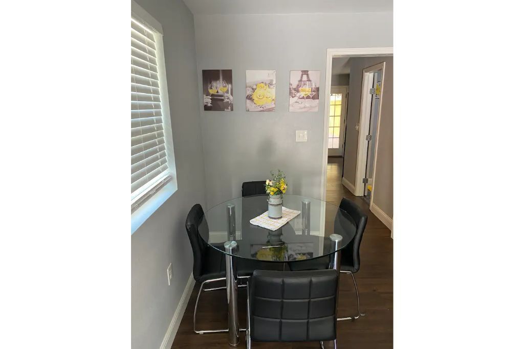 Cheerful 1 bedroom home! Family and work friendly!