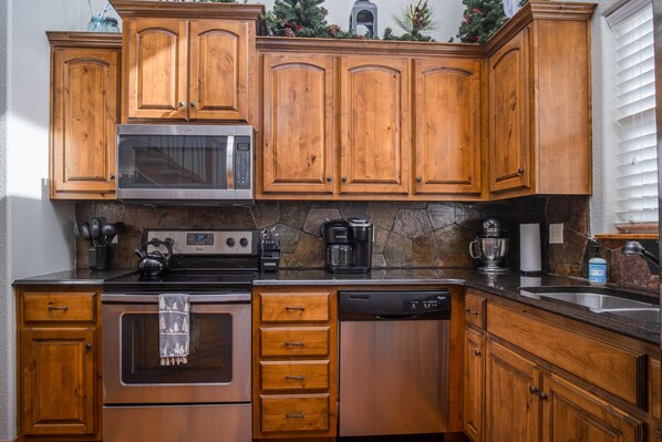 Refrigerador, microondas, horno y lavavajillas 