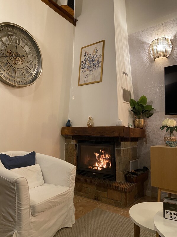 TV, fireplace, stereo