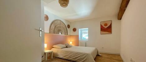 2 dormitorios, tabla de planchar con plancha, wifi y ropa de cama