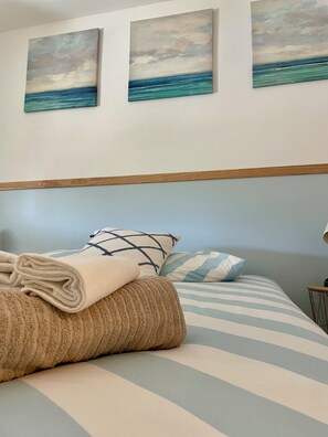3 habitaciones, tabla de planchar con plancha, wifi y ropa de cama 