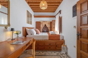 3 bedrooms, in-room safe, iron/ironing board, free WiFi