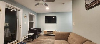 Minutes to Walnut Beach, newly renovated 3 bedroom home