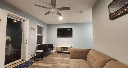 Minutes to Walnut Beach, newly renovated 3 bedroom home