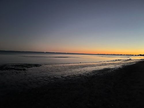 Minutes to Walnut Beach, newly renovated 3 bedroom home