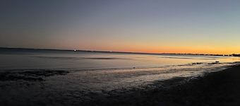 Minutes to Walnut Beach, newly renovated 3 bedroom home