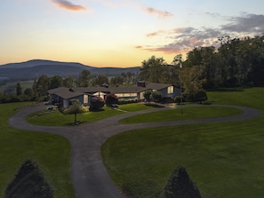 Exterior - National Geographic Views 7bdr Hot Tub Game Room (Tunkhannock)