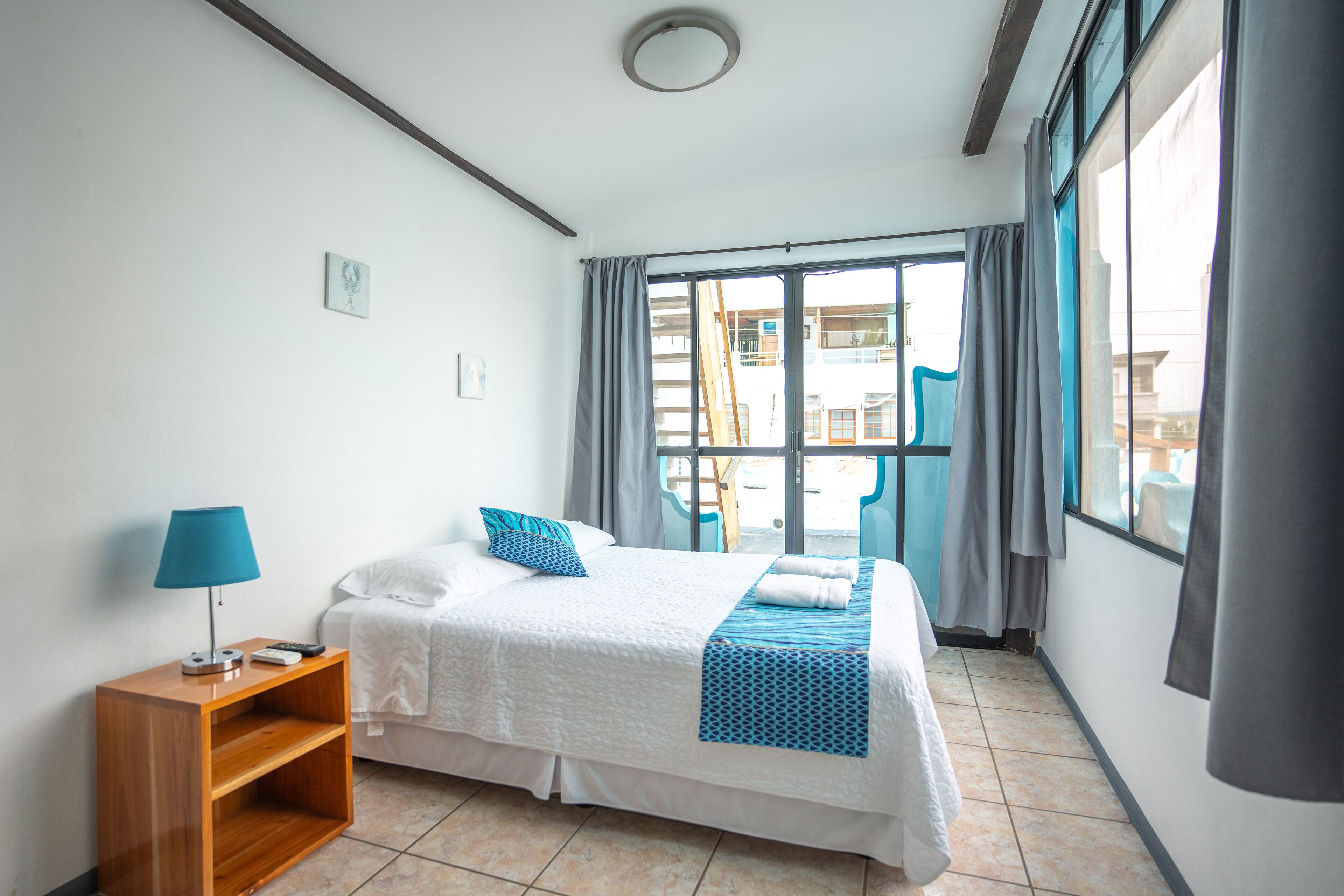 Piqueros | Premium bedding, in-room safe, individually decorated