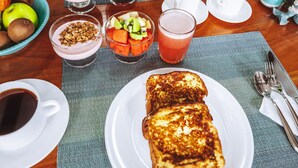 فطور كامل مجانًا يوميًا