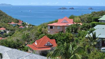 2 bedrooms, premium bedding, down duvets, in-room safe