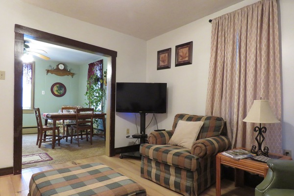 Téléviseur connecté, lecteur de DVD, livres, sélection de films