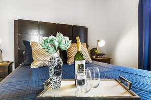 2 Schlafzimmer, Schreibtisch, Bügeleisen/Bügelbrett, Reisekinderbett
