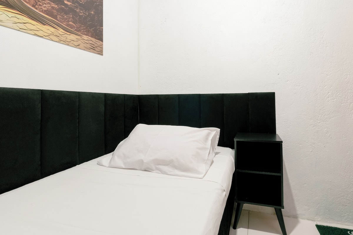 Economy Room | Minibar, free WiFi