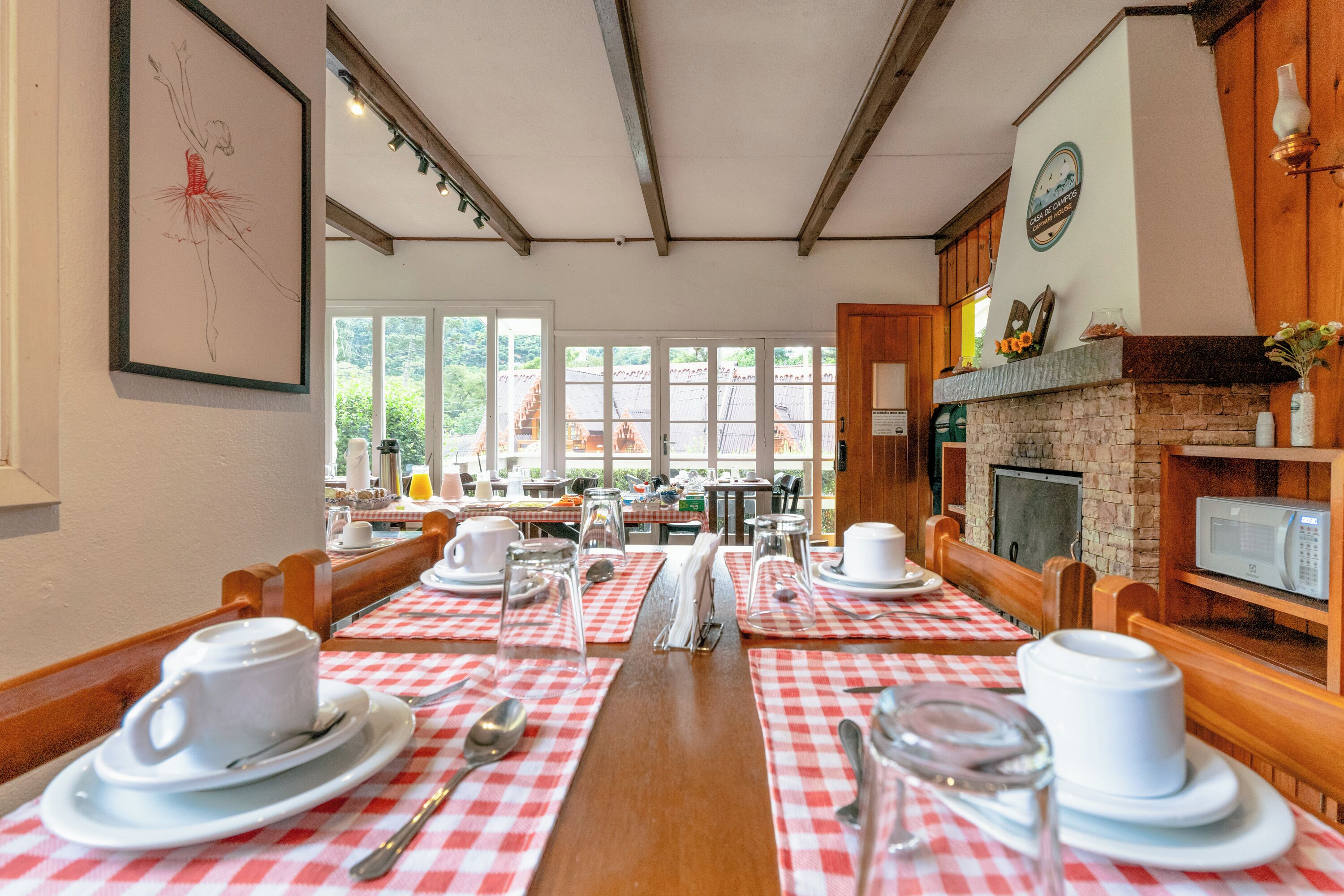 Café da manhã com buffet grátis todos os dias