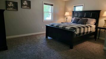 4 bedrooms, desk, iron/ironing board, travel crib