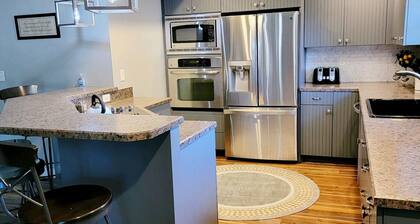 Charming remodeled 4-Bedroom home with fire pit