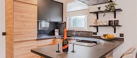 Kühlschrank, Ofen, Herdplatte, Geschirrspüler