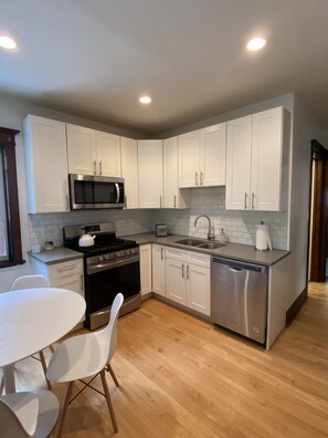 Fridge, microwave, oven, stovetop - Clean and Comfy Updated Apt in Convenient Location (Forest Park)