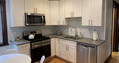 Clean and Comfy Updated Apt in Convenient Location