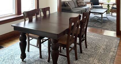 Clean and Comfy Updated Apt in Convenient Location