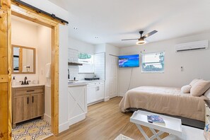 1 slaapkamer, een bureau, een strijkplank/strijkijzer, gratis wifi