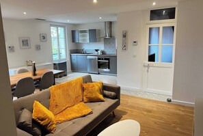 Unclassified image, 3 of 12, button