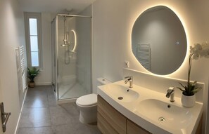 Unclassified image, 4 of 12, button